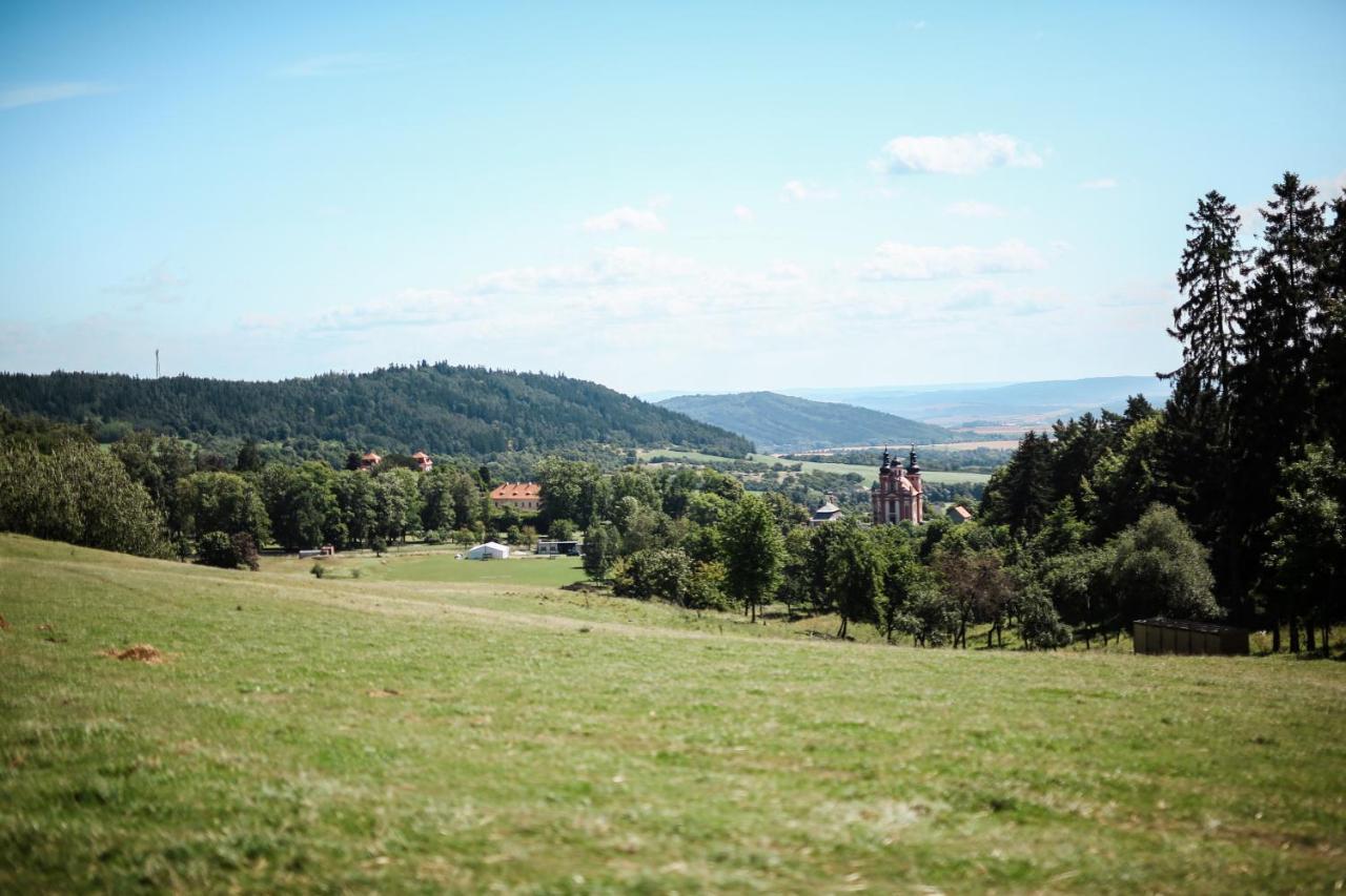 Отель Bohem Zapomenute Misto Valec Экстерьер фото